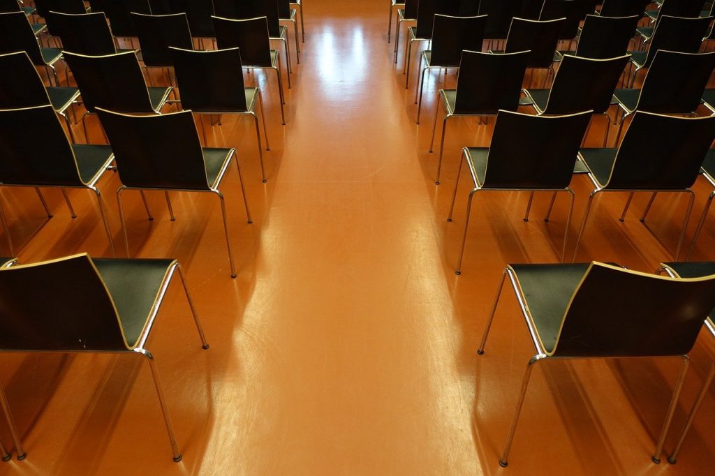 Скорректирована программа повышения финансовой грамотности в Приморье 4 auditorium chairs audience 2488359