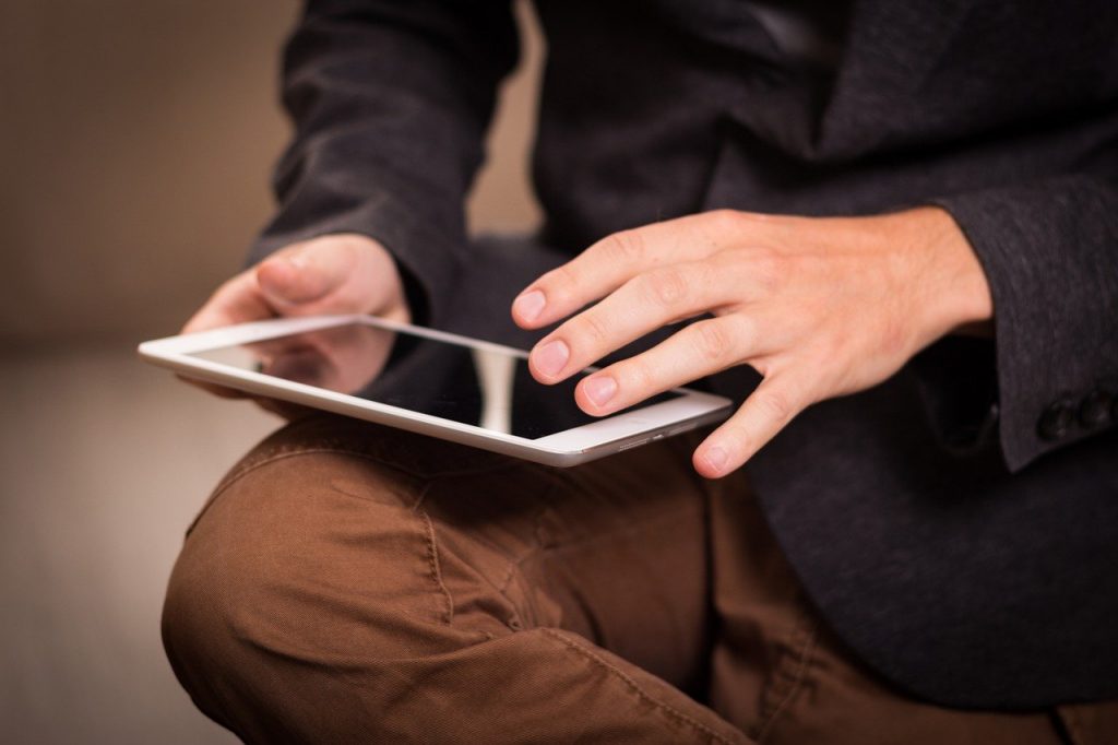 Вводятся новые требования для специалистов по охране труда 7 ipad work swipe 718411