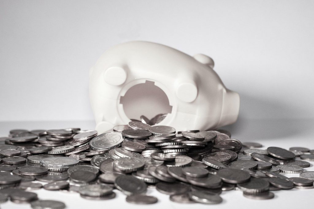 Минтруд: может ли ИП рассчитывать на пособие по безработице 5 money piggy bank coins 2180338
