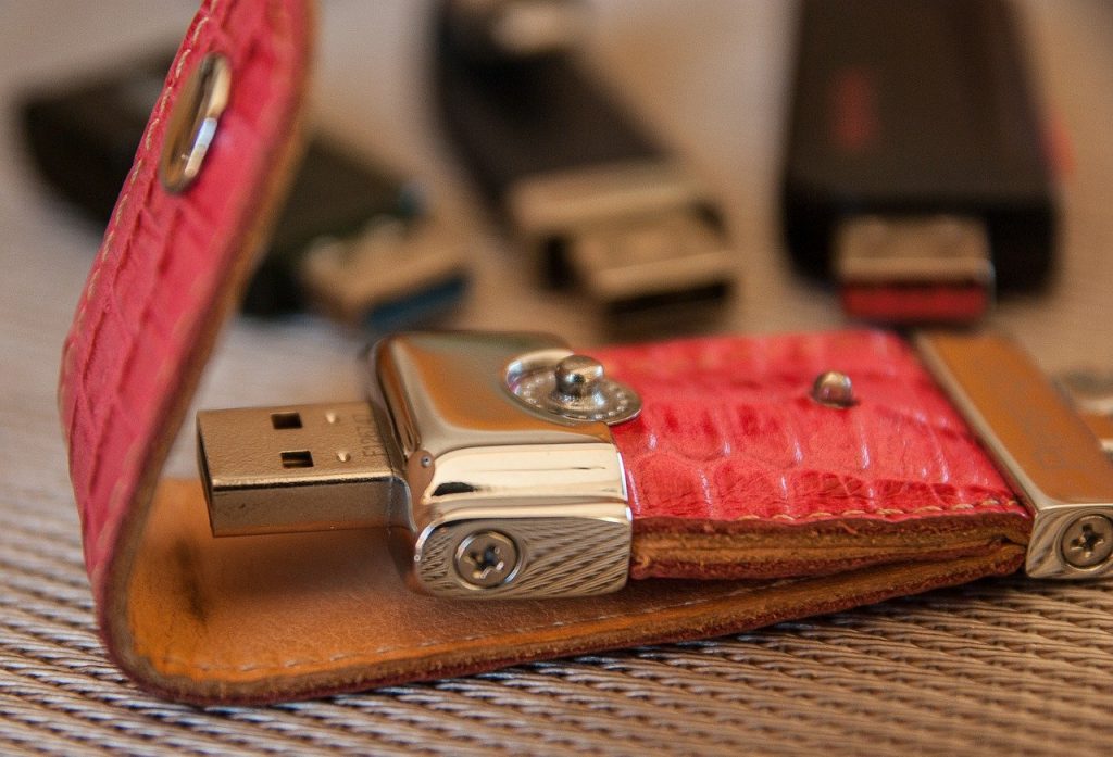 ФНС: кто и как может получить бесплатную КЭП 2 usb key memory computer 1212112