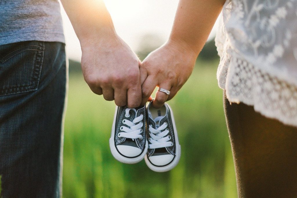 holding hands shoes little 918990