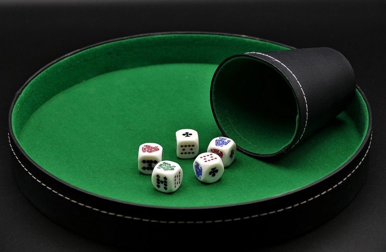 poker dice poker gambling 3891473