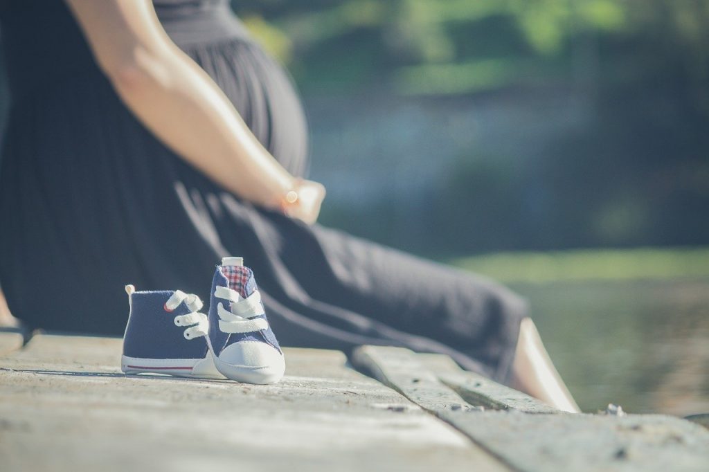 Порядок выплаты пособия по беременности изменится с 1 июля 4 pregnant shoes babies spring 2720433