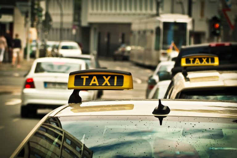taxi 1515420 1280