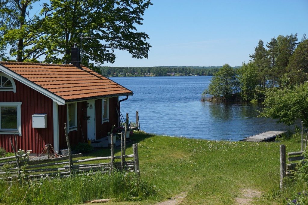 cottage lake plot sommen 1689224