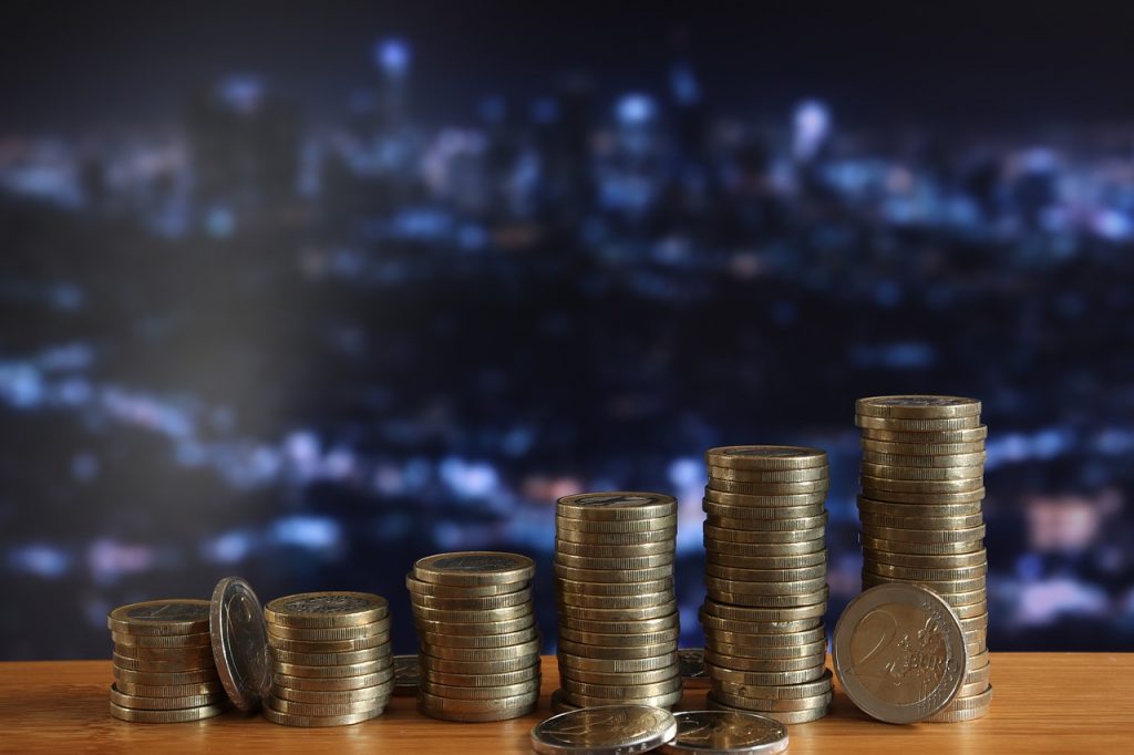 Утверждены правила выдачи новых субсидий для МСП и СОНКО 2 euro coins stacks currency 6573836
