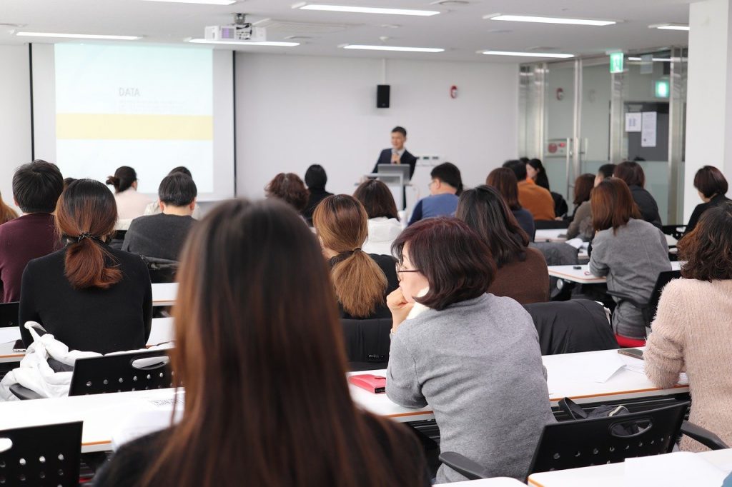 lecture instructor lecture room 3986809