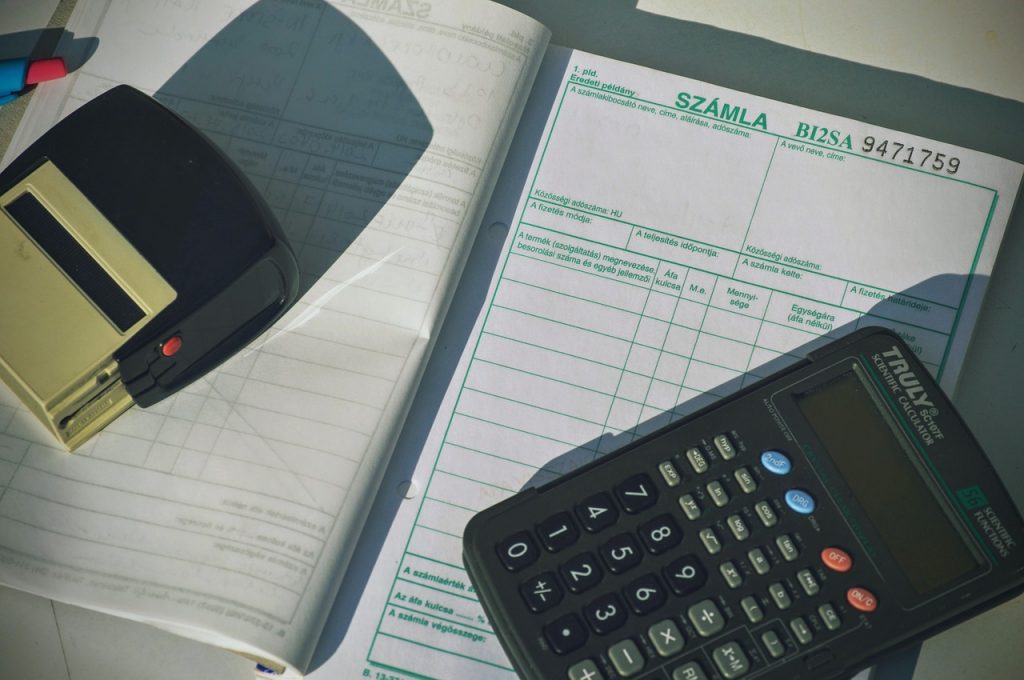 Срок сдачи РСВ истекает 1 ноября 9 calculator, invoice, finance-1112860.jpg