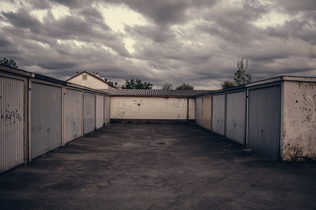 lot, garage, parking-1584056.jpg