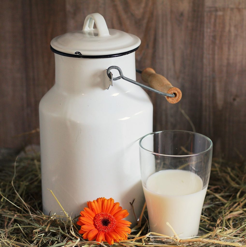 Требуется ли маркировка питьевого безлактозного молока 5 milk can, glass, milk-1990075.jpg