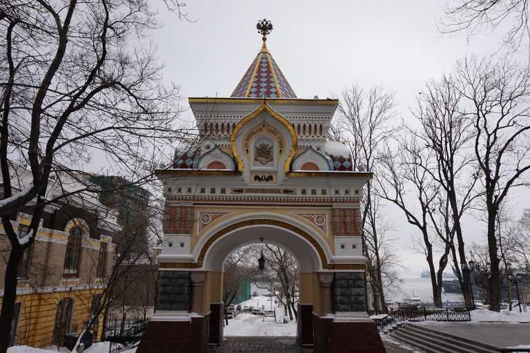 vladivostok, arc de triomphe, winter-1885840.jpg
