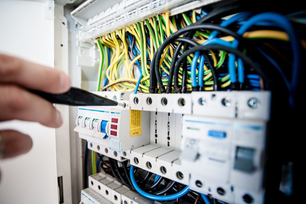 В Приморье установлены тарифы на электричество на 2022 год 6 electric, electricity, building-1080584.jpg