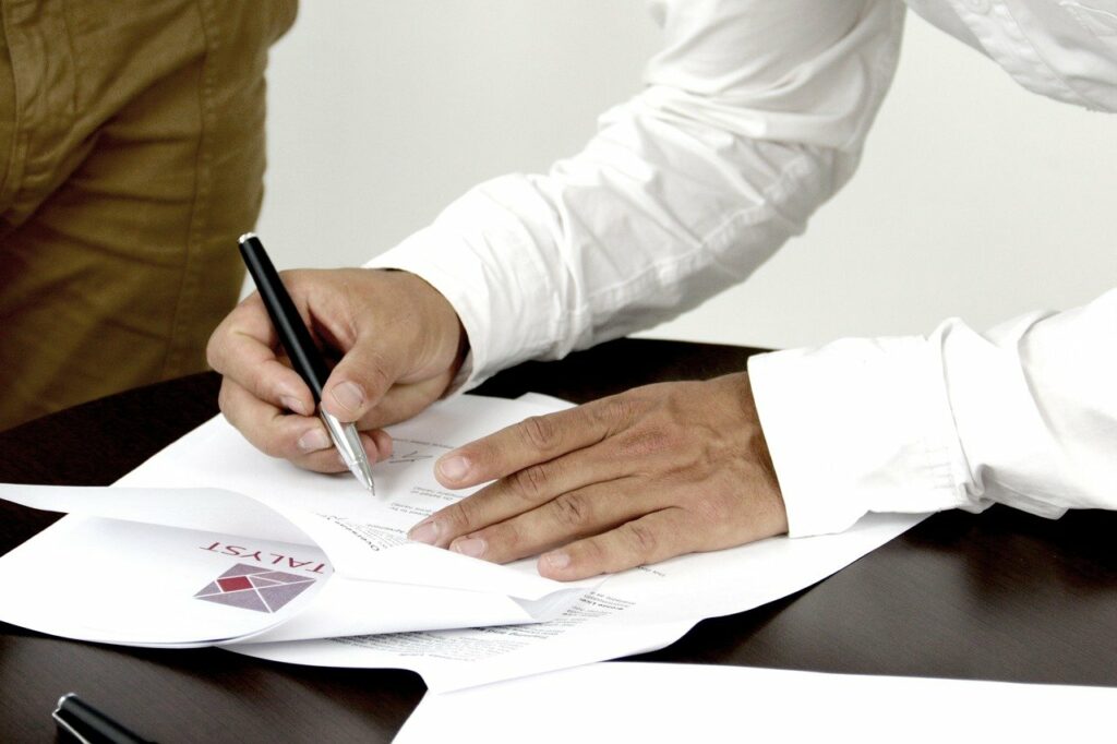 Изменился порядок налогообложения лизинга 1 firm, contract, person signing a document-2003808.jpg