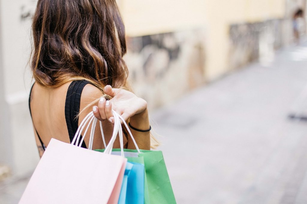 О правах потребителей в дни распродаж 3 woman, shopping, lifestyle-3040029.jpg
