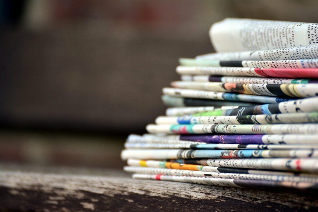 Изменены сроки доставки обязательного экземпляра документов 5 newspapers, pile of newspapers, press-3488861.jpg