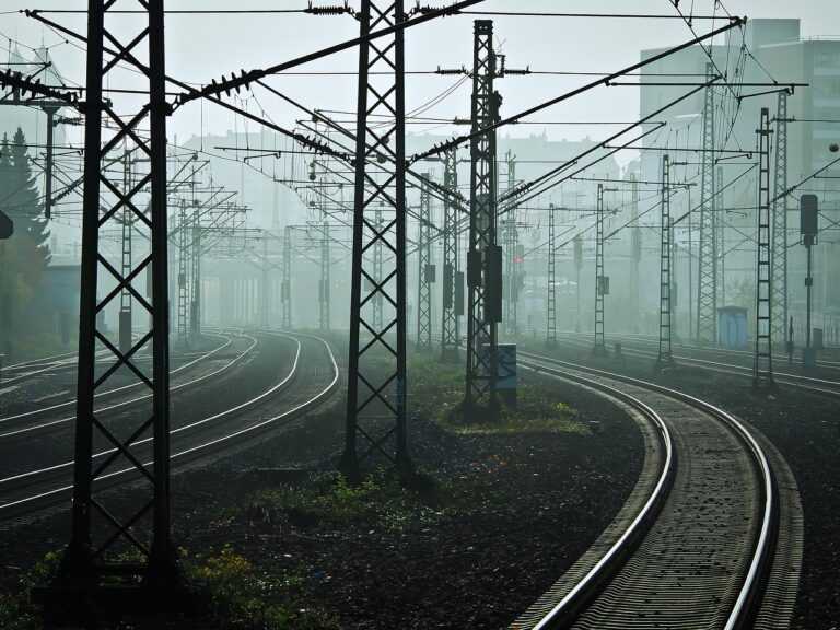 railway, tracks, fog-1066111.jpg