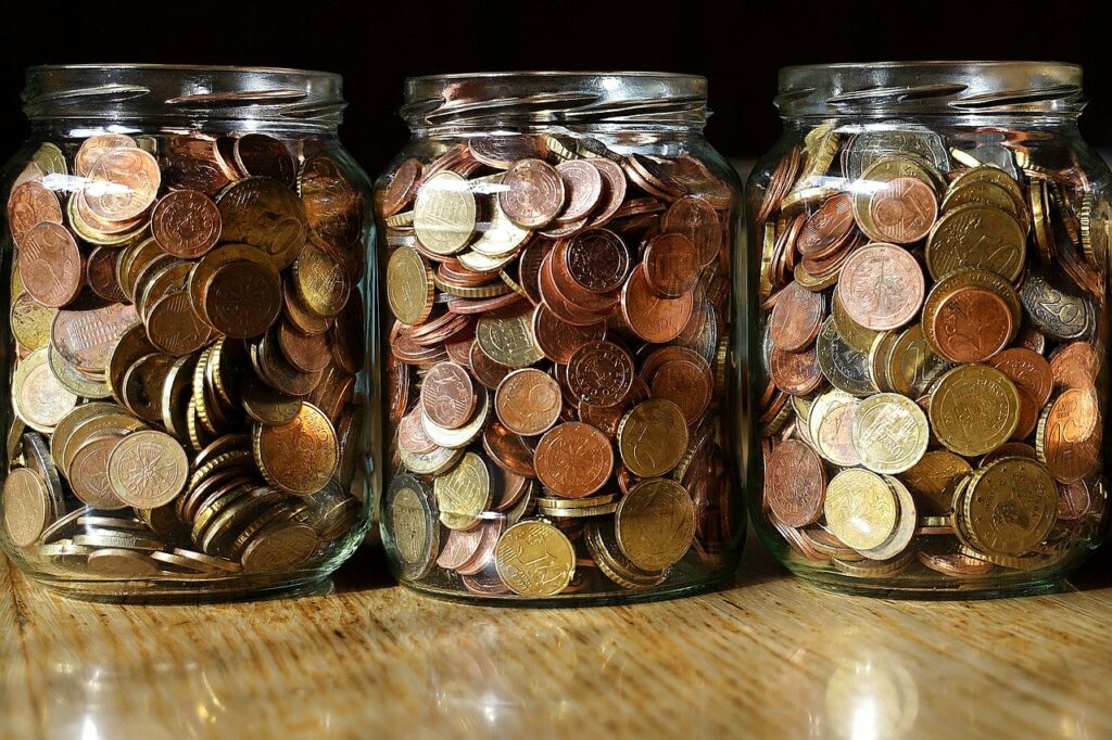 С 1 апреля социальные пенсии будут проиндексированы 3 save up, coins, currency-4666418.jpg