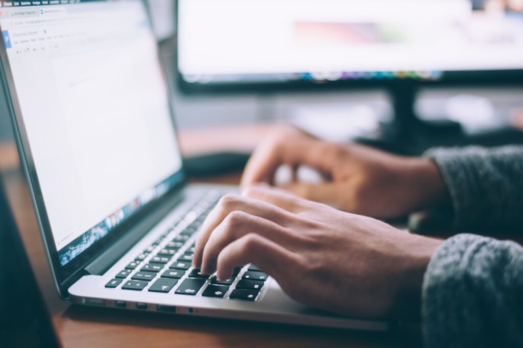 Установлены требования к информации, размещаемой на цифровой платформе «Работа в России» 1 glenn carstens peters npxxwgqzq unsplash
