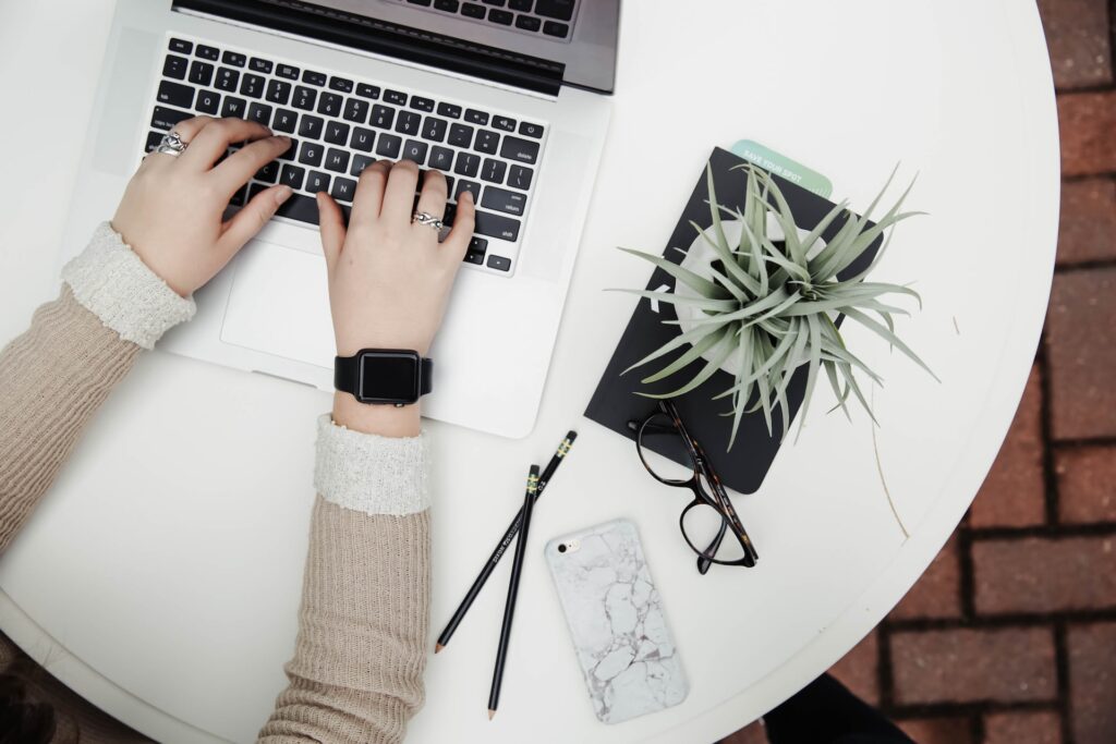 Пресс-релизы на собственном сайте компании – реклама или нет? 6 corinne kutz tmi rnfo unsplash