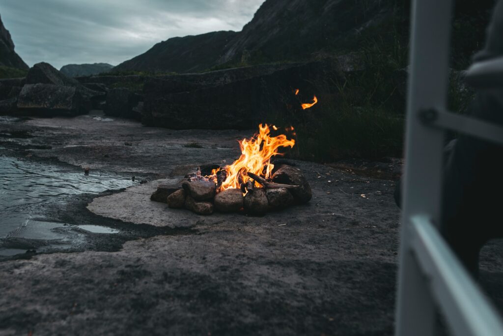 lukas zischke ovxmojemdbo unsplash
