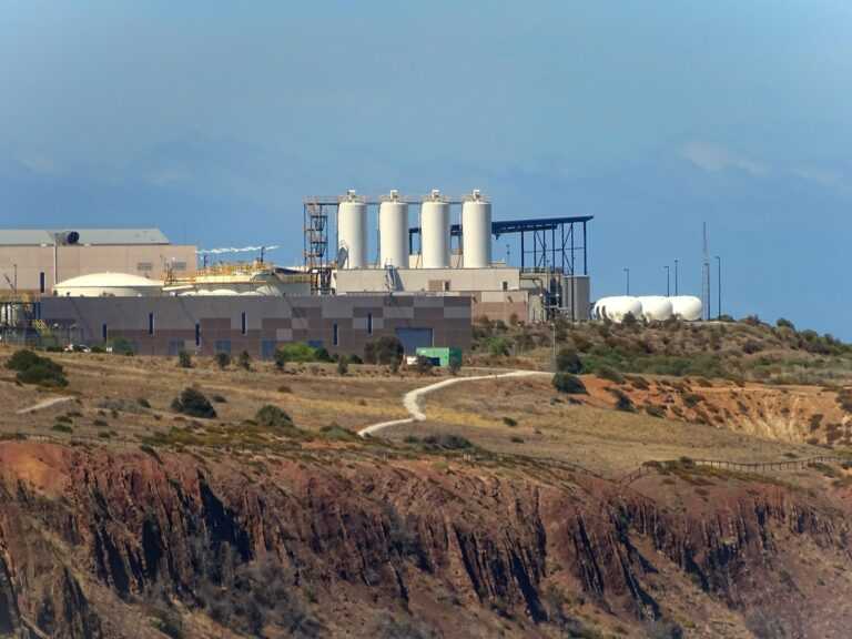 vlad kutepov epannoamojo unsplash