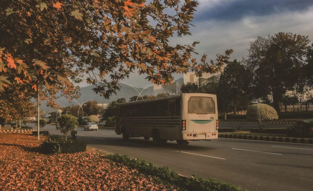 В этом году по муниципальным контрактам на покупку отечественных автобусов разрешили устанавливать 100% авансовый платеж 1 raza rasool WidXNqWk unsplash