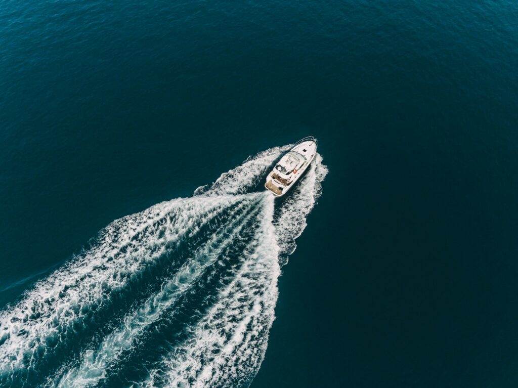 Увеличены тарифы на перемещение задержанных катеров 3 jordan cormack bXaZYiVNw unsplash