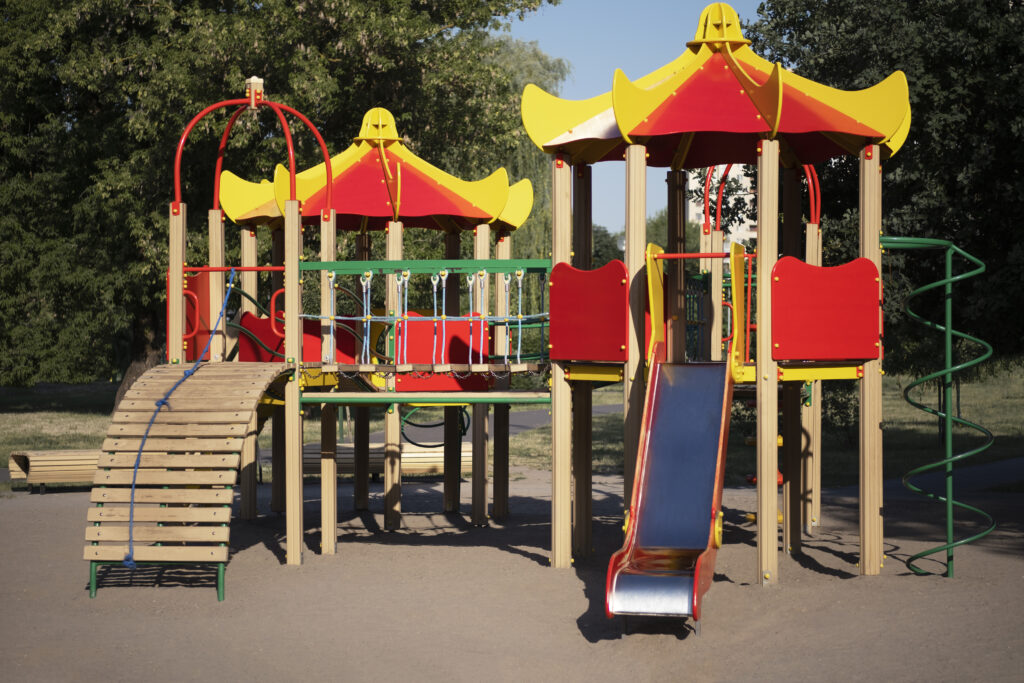 На строительство и реконструкцию садиков выделят почти 500 млн рублей 3 outdoors colorful children playground background