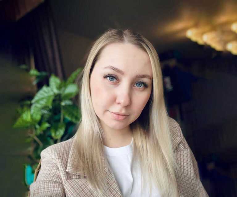 whatsapp image at .. ()