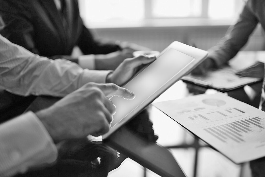 Analyzing electronic document